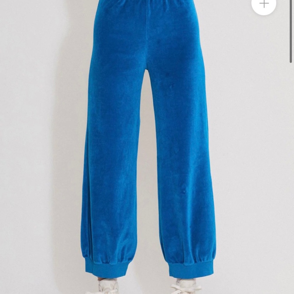 Suzie Kondi blue velour sweats